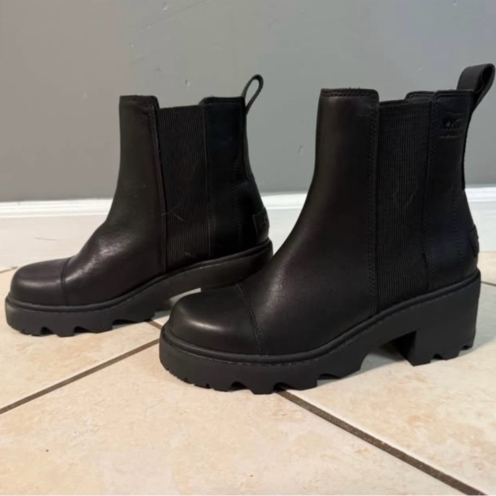 Sorel Women’s Joan Now Chelsea boot size 8